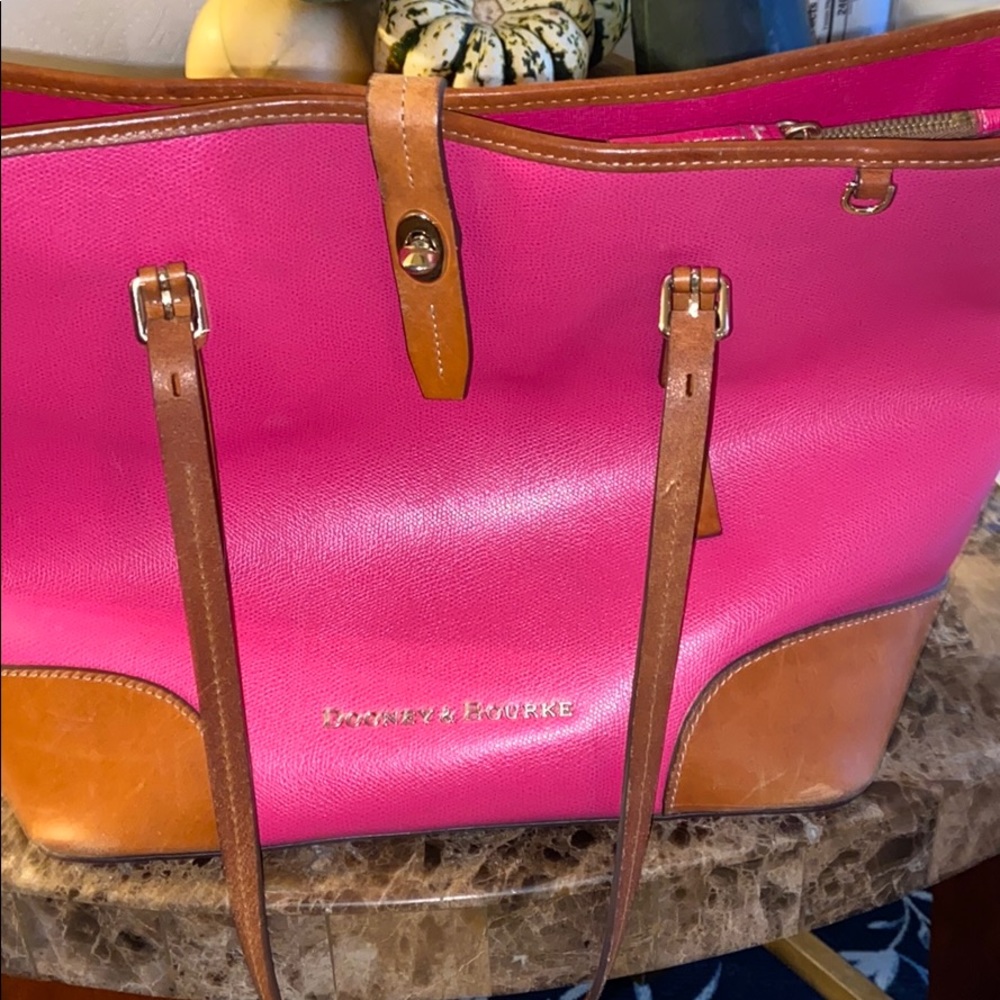 Tote Dooney  and Burke